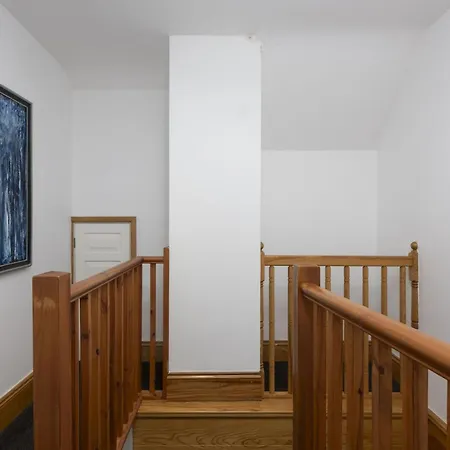 13, Hustyns, Nr Holiday home *